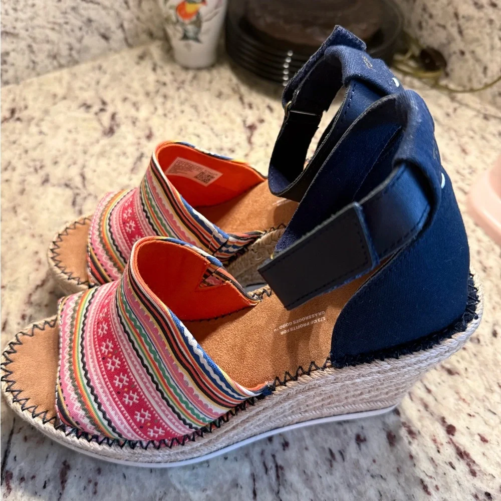TOMS Espadrille Wedge Sandals - Picture 4 of 6